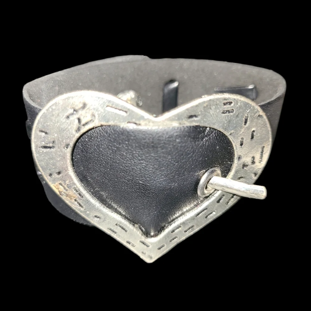 Bracelet heart buckle